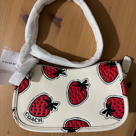 🍓 Coach Swinger Bag 20 With Strawberry Print - Picture 7 of 13